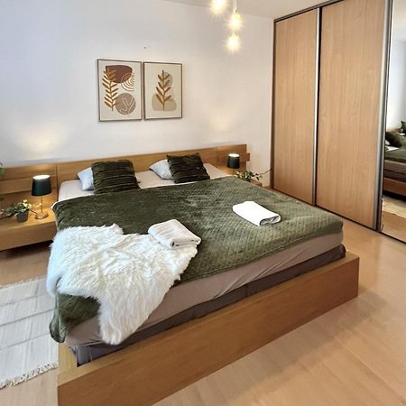 Apartment Tina - Old Town, Ac, Free Private Parking Bratislava Luaran gambar