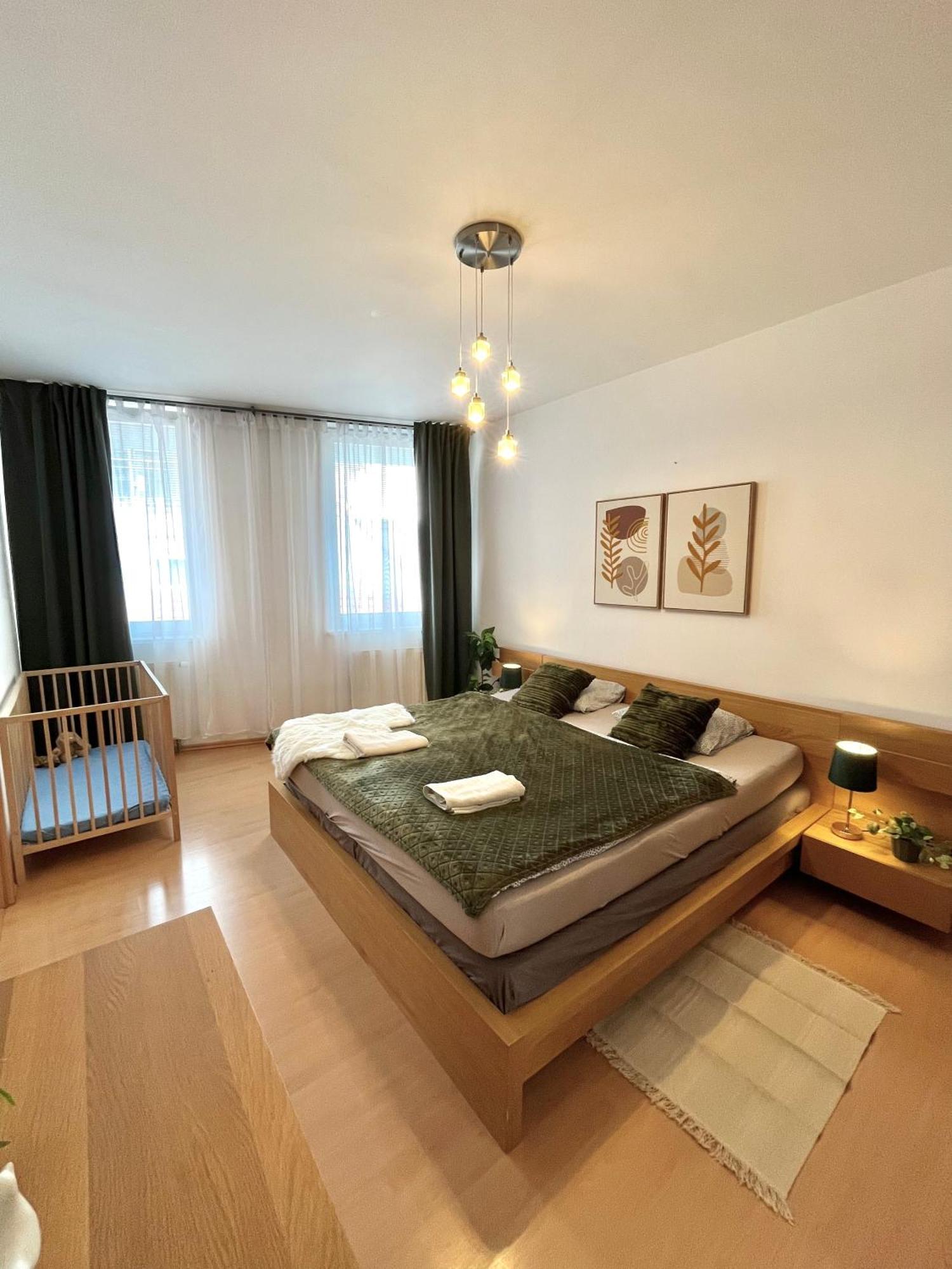 Apartment Tina - Old Town, Ac, Free Private Parking Bratislava Luaran gambar