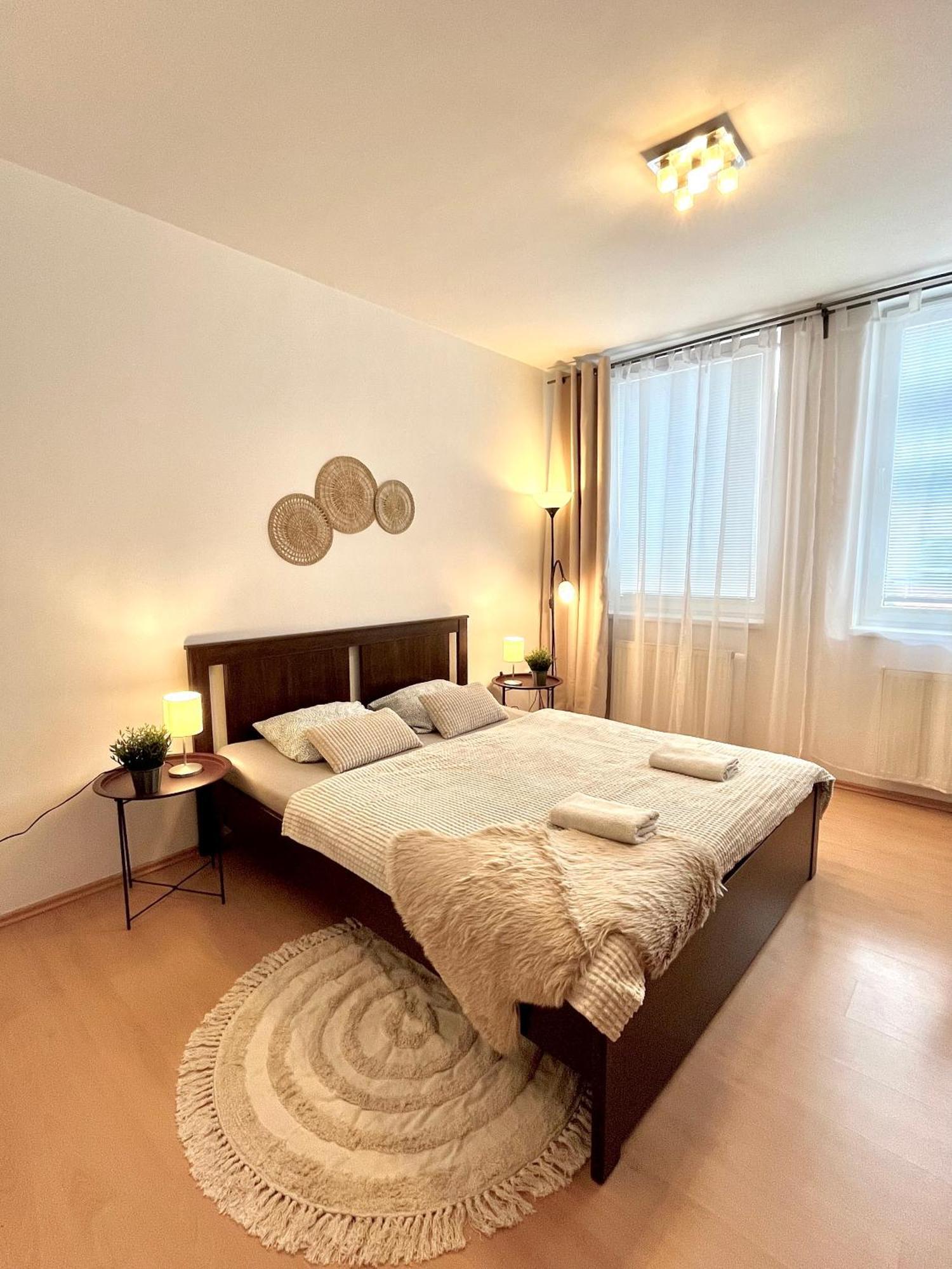 Apartment Tina - Old Town, Ac, Free Private Parking Bratislava Luaran gambar